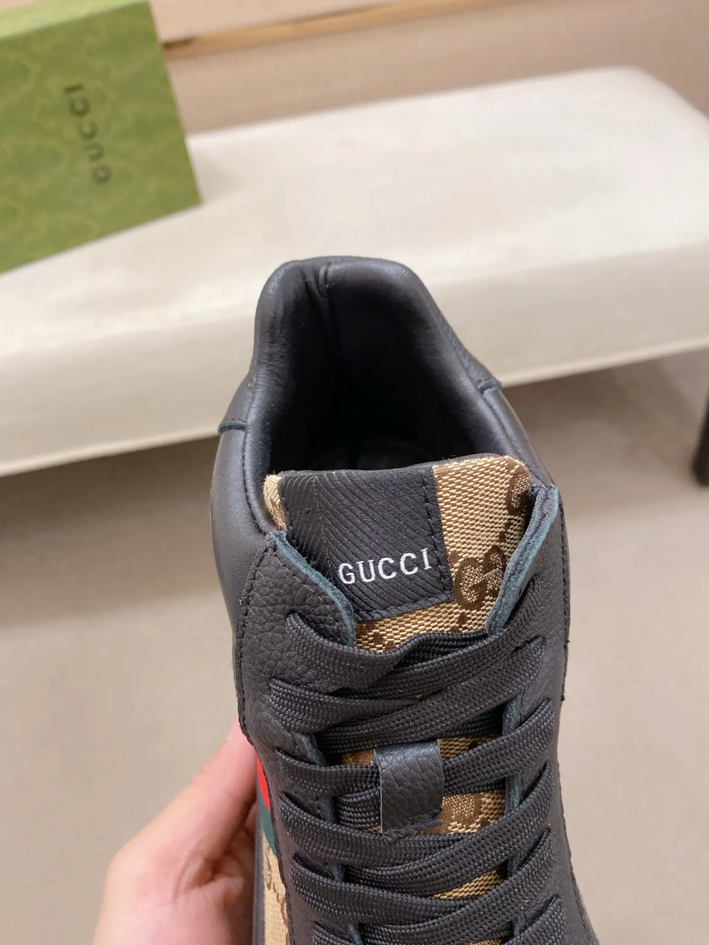Factory price: 442💰 (GUCCI) The latest model from the official website🎁🎁Casual and fashionable men's shoes👟, hot style💥The style is simple and elegant, exclusive for trendy men. Unique official website's latest brand elements👑original Gucci decoration, fashionable and generous, the fabric is original cowhide ✅sheepskin lining, the official website specifies wear-resistant casual outsole, the classic model is taken in kind at the counter🎬38-44 (can be customized for 45 non-refundable)